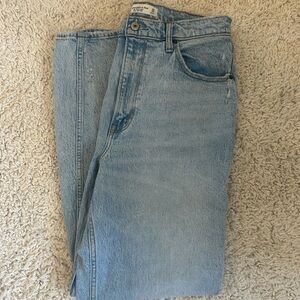 Abercrombie Curve Love Ultra High Rise 90s Straight Jean